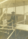 Wilbur Wright a la direction de son aeroplane